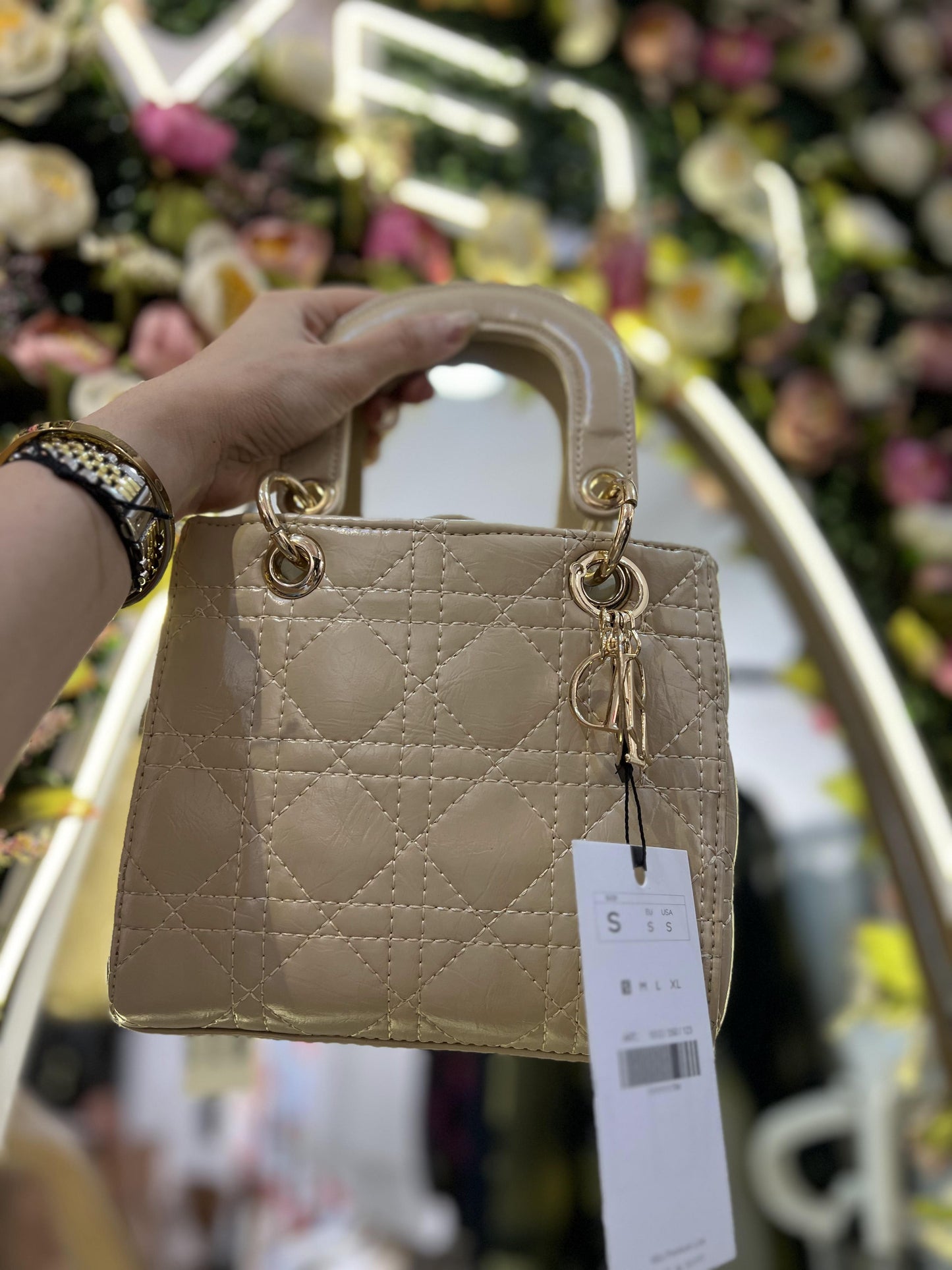 Yo- Dior biege bag